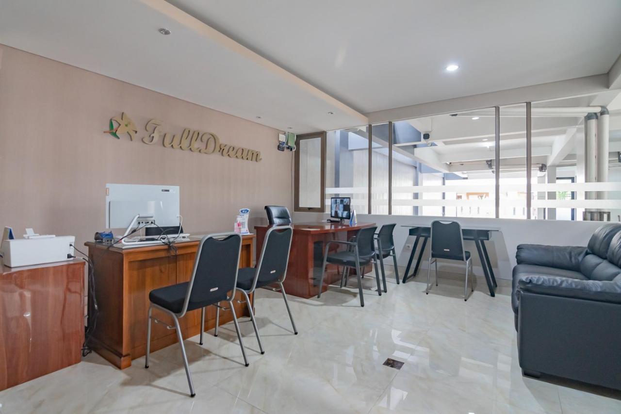 Reddoorz Plus @ Cirebon City Center ภายนอก รูปภาพ